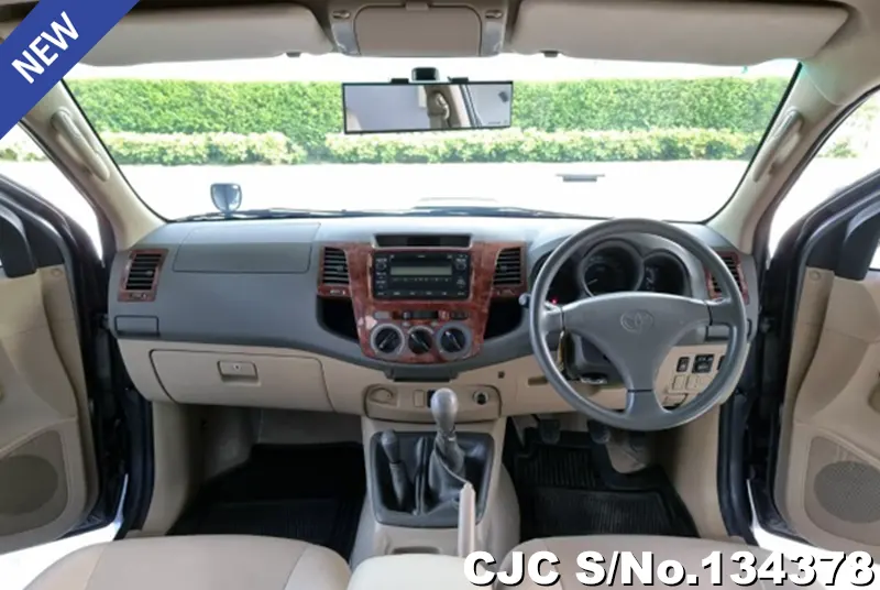 Toyota Hilux in Gray for Sale Image 5
