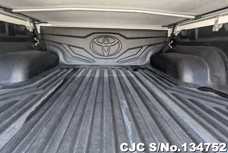Toyota Hilux in White for Sale Image 8