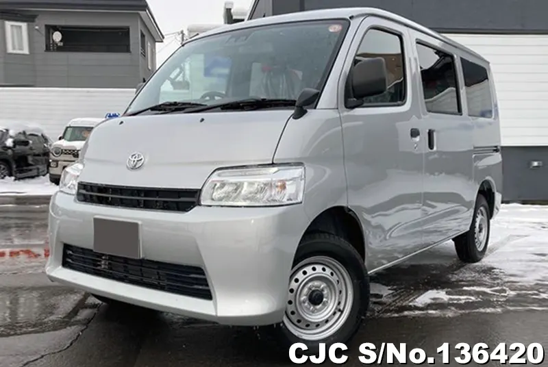 Toyota Townace in Silver for Sale Image 3