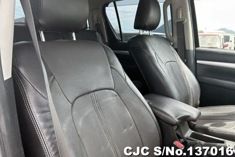 Toyota Hilux in Black for Sale Image 10