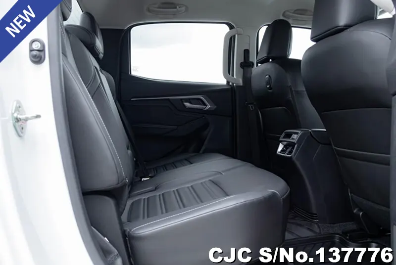 Isuzu D-Max in White for Sale Image 11