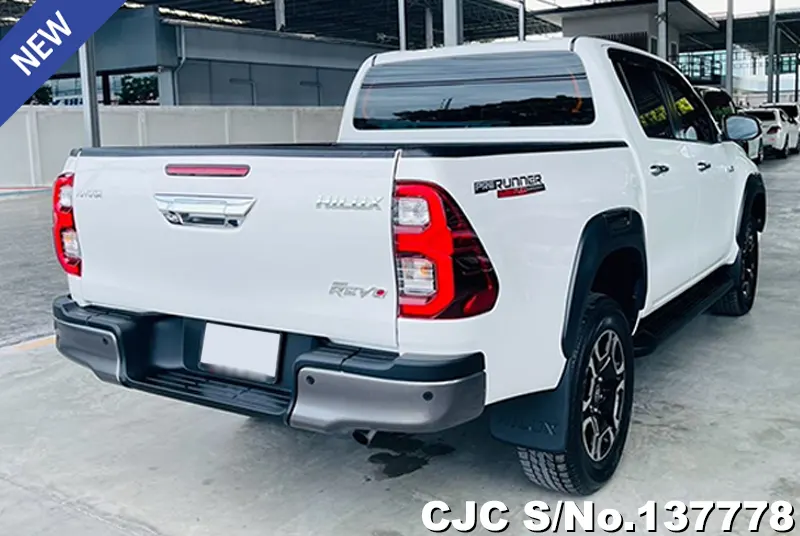 Toyota Hilux in White for Sale Image 2