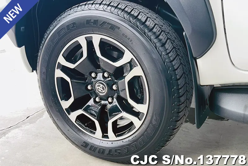 Toyota Hilux in White for Sale Image 13