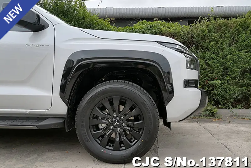 Mitsubishi Triton in White Diamond for Sale Image 17