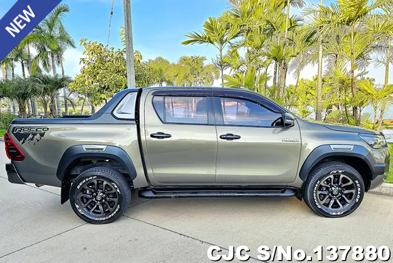 Toyota Hilux in Oxide Bronze Metallic for Sale Image 2