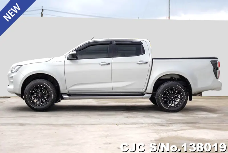 Isuzu D-Max in White for Sale Image 7