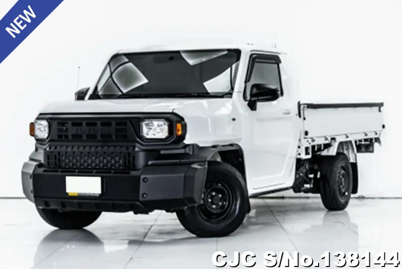Toyota Hilux in White for Sale Image 0