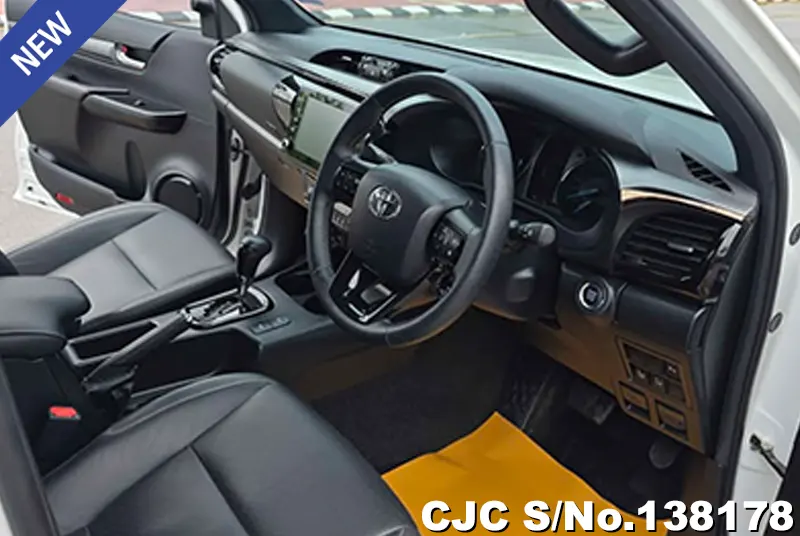 Toyota Hilux in White for Sale Image 9