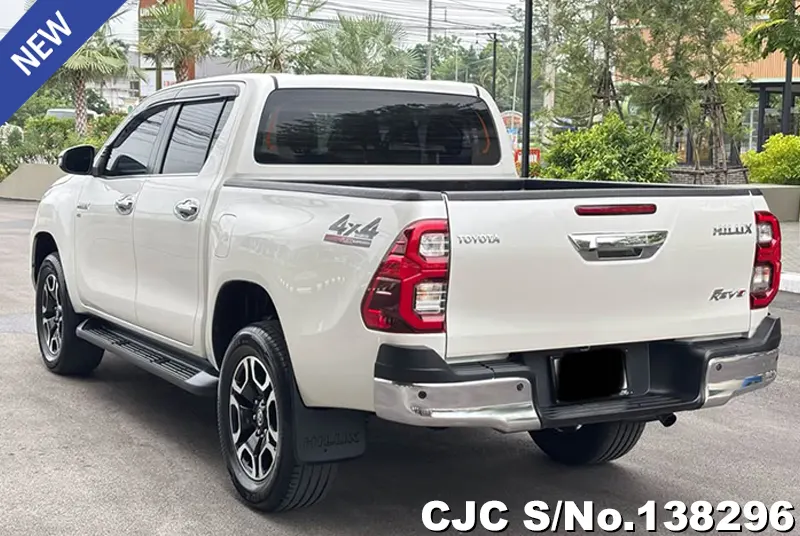 Toyota Hilux in White for Sale Image 1