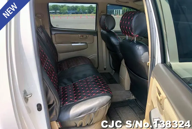 Toyota Hilux in White for Sale Image 7