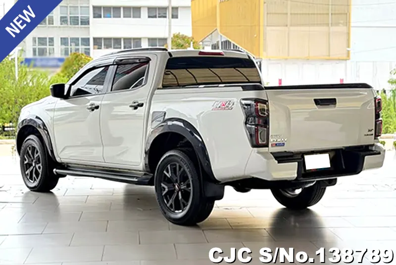 Isuzu D-Max in White for Sale Image 1