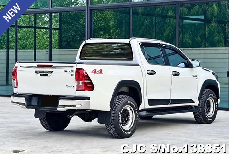 Toyota Hilux in White for Sale Image 2