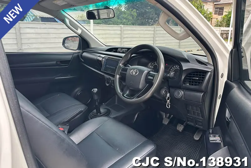 Toyota Hilux in White for Sale Image 6