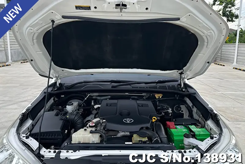 Toyota Hilux in White for Sale Image 10