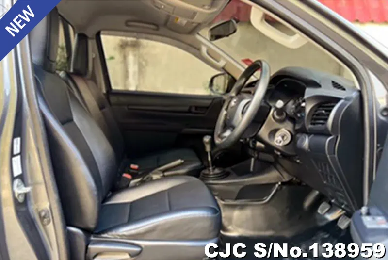Toyota Hilux in Gray for Sale Image 7