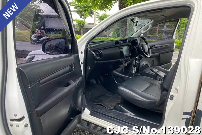 Toyota Hilux in White for Sale Image 9