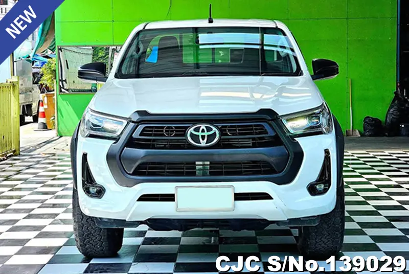 Toyota Hilux in White for Sale Image 4