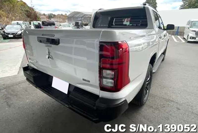 Mitsubishi Triton in White for Sale Image 2