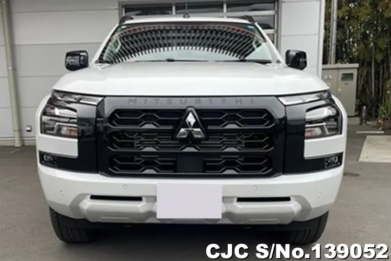 Mitsubishi Triton in White for Sale Image 4