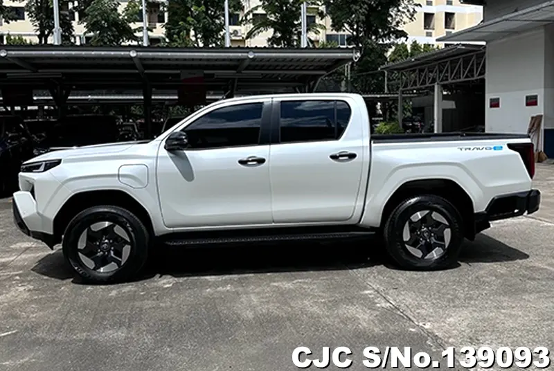Toyota Hilux in White for Sale Image 5