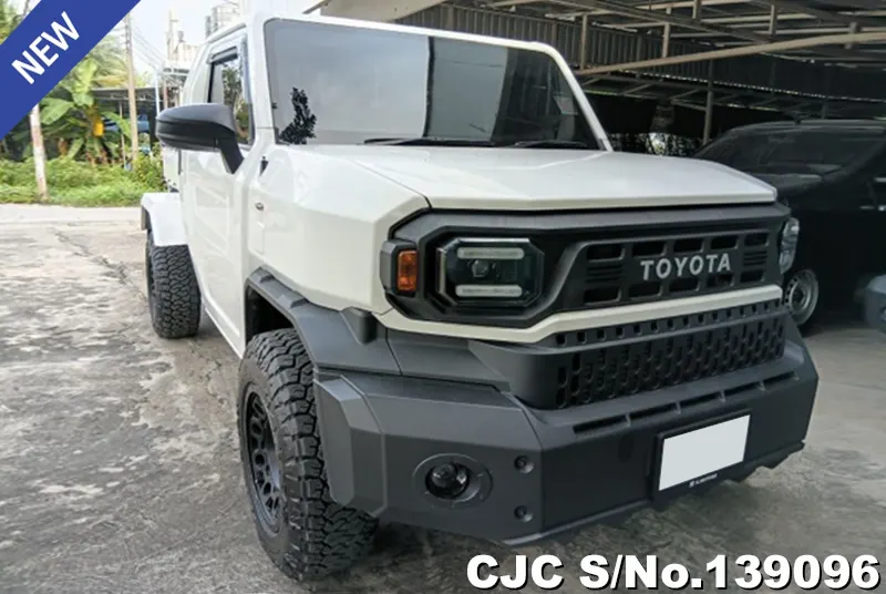 Toyota Hilux in White for Sale Image 0