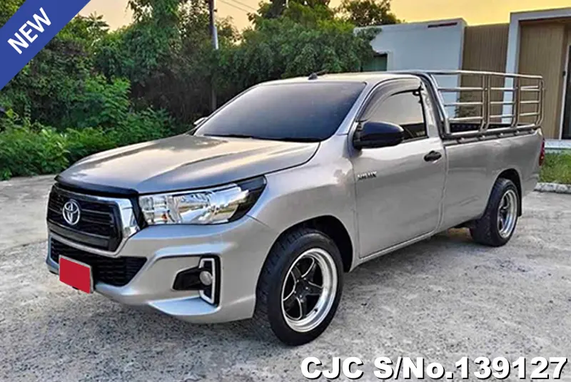 Toyota Hilux in Gray for Sale Image 3