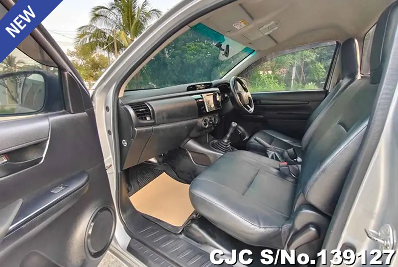 Toyota Hilux in Gray for Sale Image 11