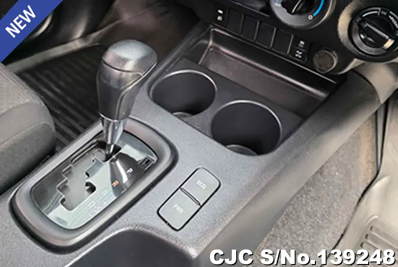Toyota Hilux in Gray for Sale Image 9